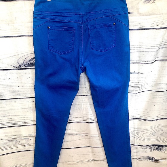 Jeans - Picture 3 of 5